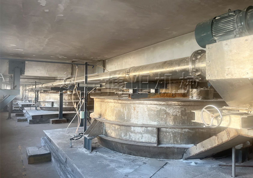 工業鹽管鏈輸送機使用現場、山東管鏈式粉體輸送機優勢