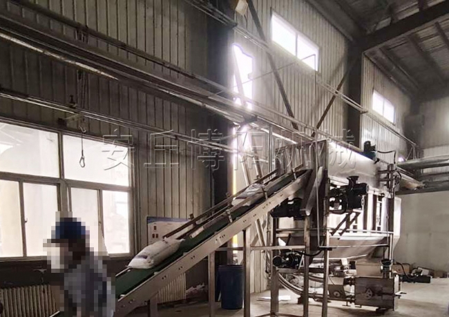 自動拆包機+管鏈式輸送機