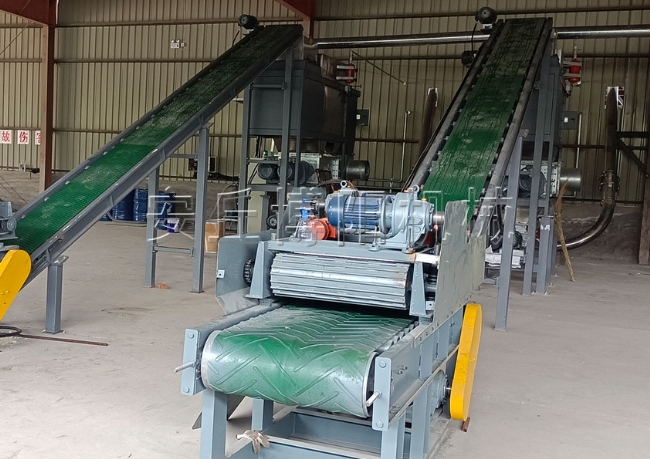 尿素自動拆包機優勢  山東自動破袋機廠家